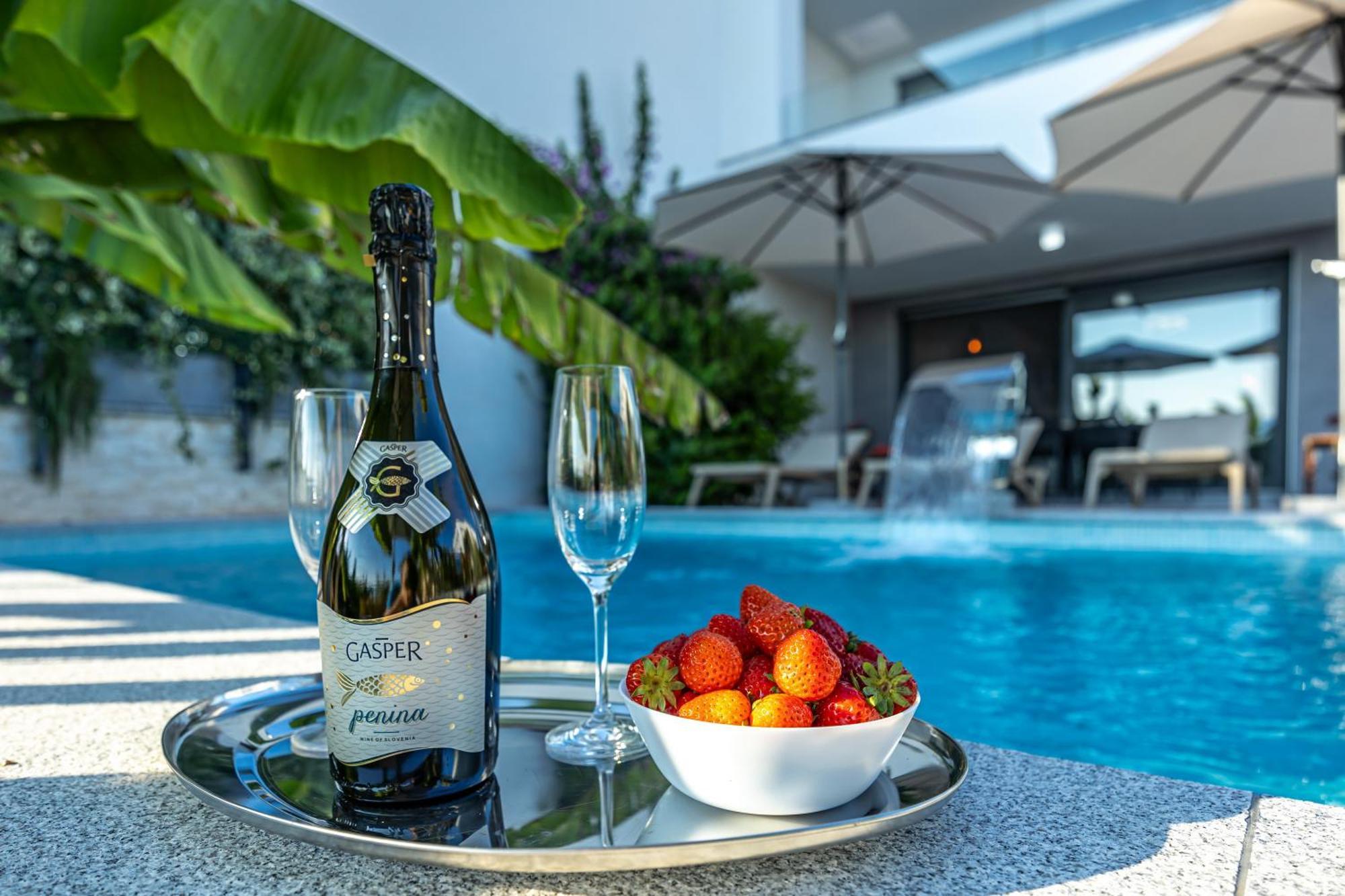 Luxury Villas White Sails Pinezići Esterno foto